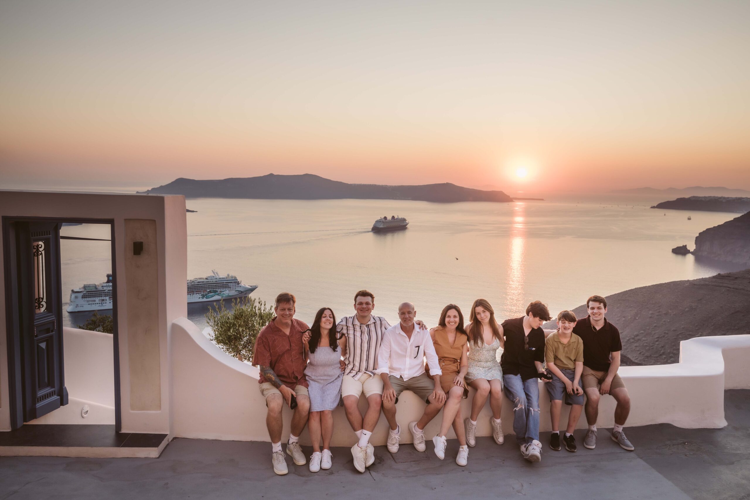 Family Photoshooting Santorini Intimate